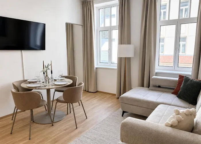 Ruhelage Im Neu Renovierten Altbau, 20 Minuten Ins Zentrum *