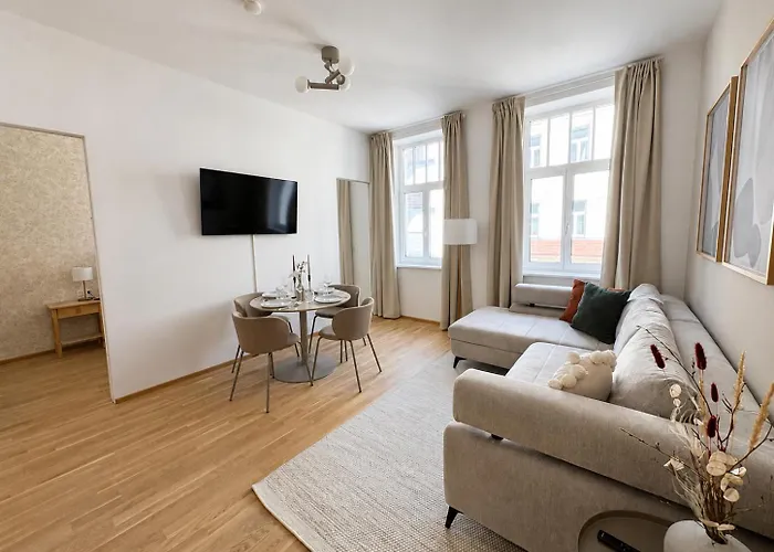 Ruhelage Im Neu Renovierten Altbau, 20 Minuten Ins Zentrum