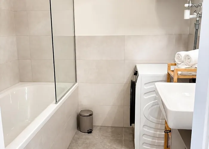 Ruhelage Im Neu Renovierten Altbau, 20 Minuten Ins Zentrum Βιέννη