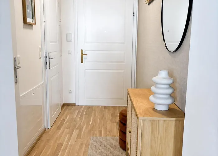 Ruhelage Im Neu Renovierten Altbau, 20 Minuten Ins Zentrum