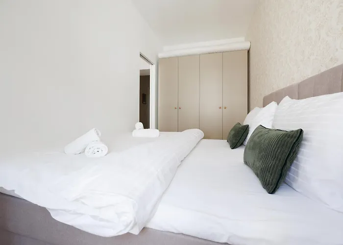 Апартаменты Ruhelage Im Neu Renovierten Altbau, 20 Minuten Ins Zentrum Вена
