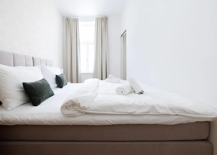 Ruhelage Im Neu Renovierten Altbau, 20 Minuten Ins Zentrum