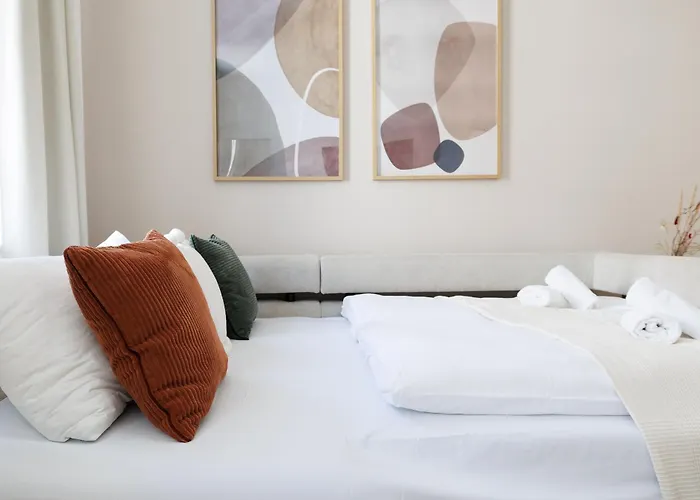 Ruhelage Im Neu Renovierten Altbau, 20 Minuten Ins Zentrum Апартаменты