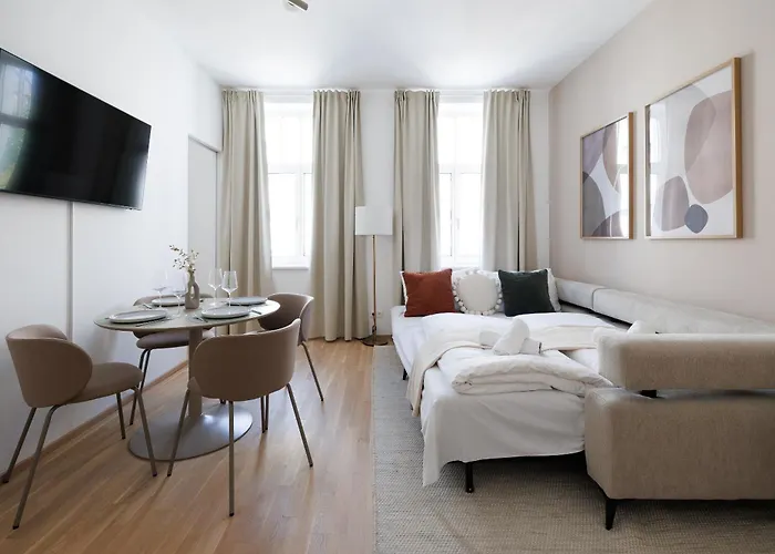 Ruhelage Im Neu Renovierten Altbau, 20 Minuten Ins Zentrum