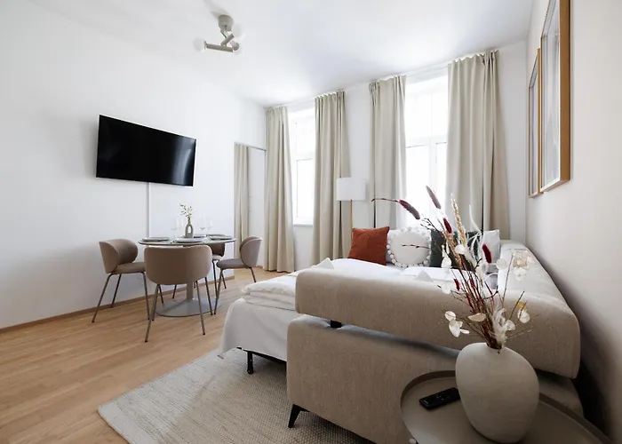 Ruhelage Im Neu Renovierten Altbau, 20 Minuten Ins Zentrum Апартаменты