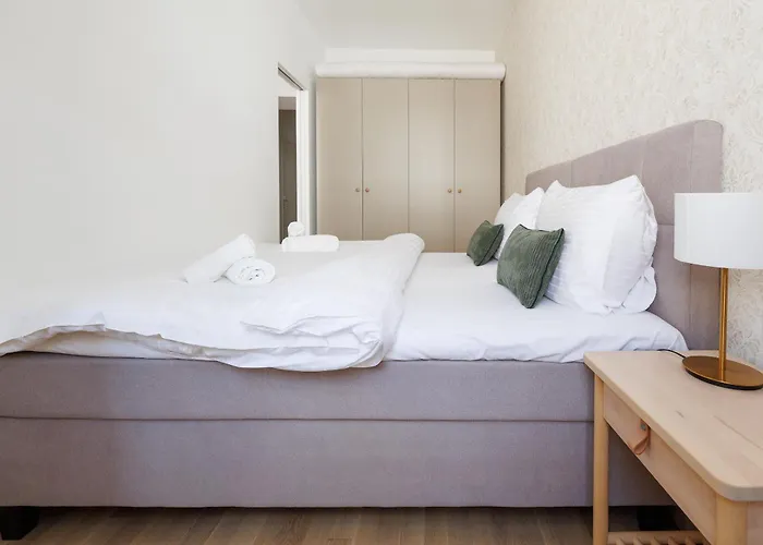 Ruhelage Im Neu Renovierten Altbau, 20 Minuten Ins Zentrum Апартаменты