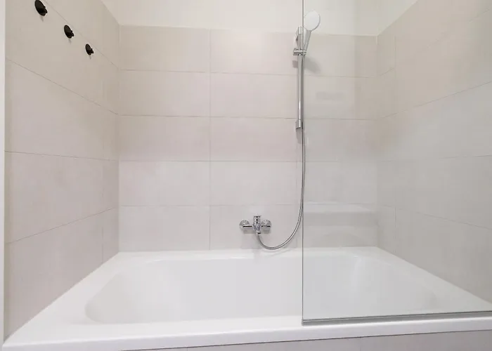 Апартаменты Ruhelage Im Neu Renovierten Altbau, 20 Minuten Ins Zentrum Вена