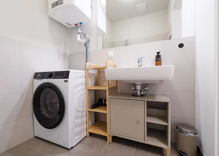 Ruhelage Im Neu Renovierten Altbau, 20 Minuten Ins Zentrum Апартаменты Вена
