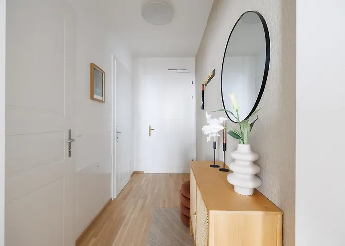 Ruhelage Im Neu Renovierten Altbau, 20 Minuten Ins Zentrum *