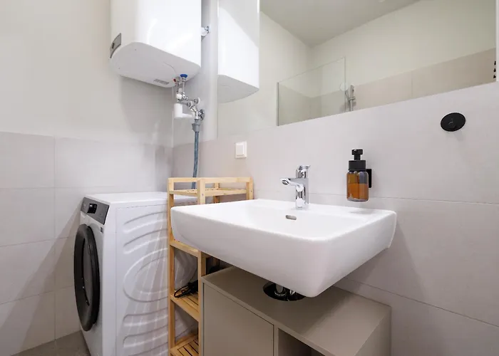 Ruhelage Im Neu Renovierten Altbau, 20 Minuten Ins Zentrum Апартаменты Вена